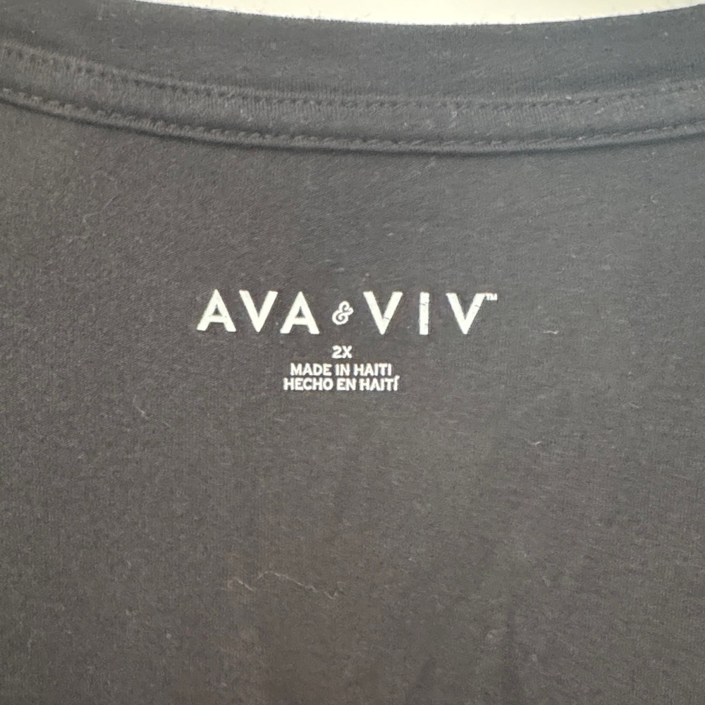 Ava & Viv Black Casual V-Neck Tee - 2XL - Picture 3 of 5